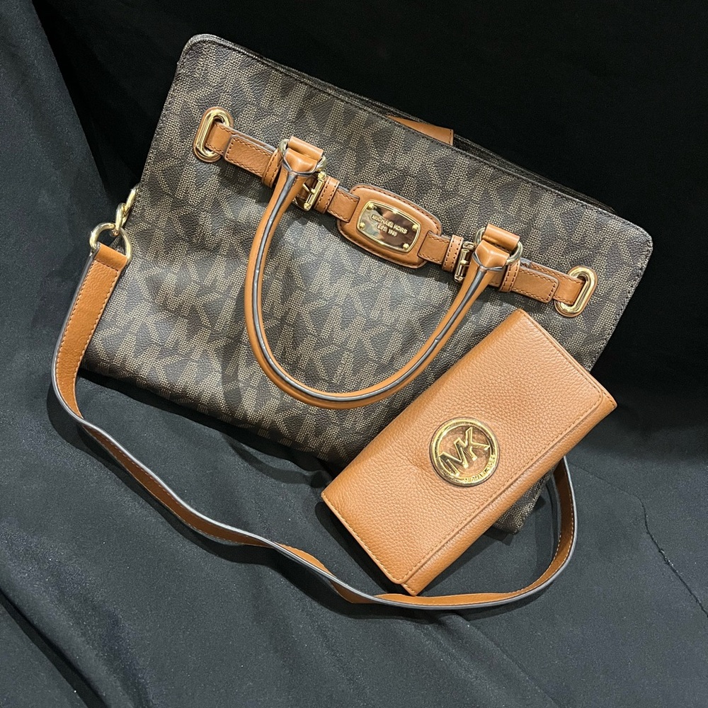 Michael Kors purse With wallet
